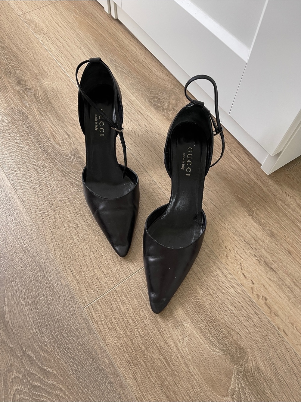 gucci black pointed toe ankle strap heels